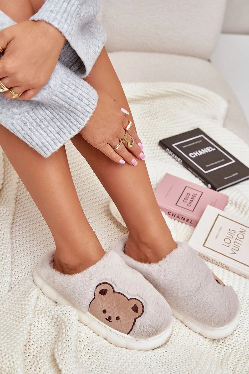 Pantoufles en fausse fourrure pour femme style mignon ours pelucheux confort et style pour hiver intérieur doux