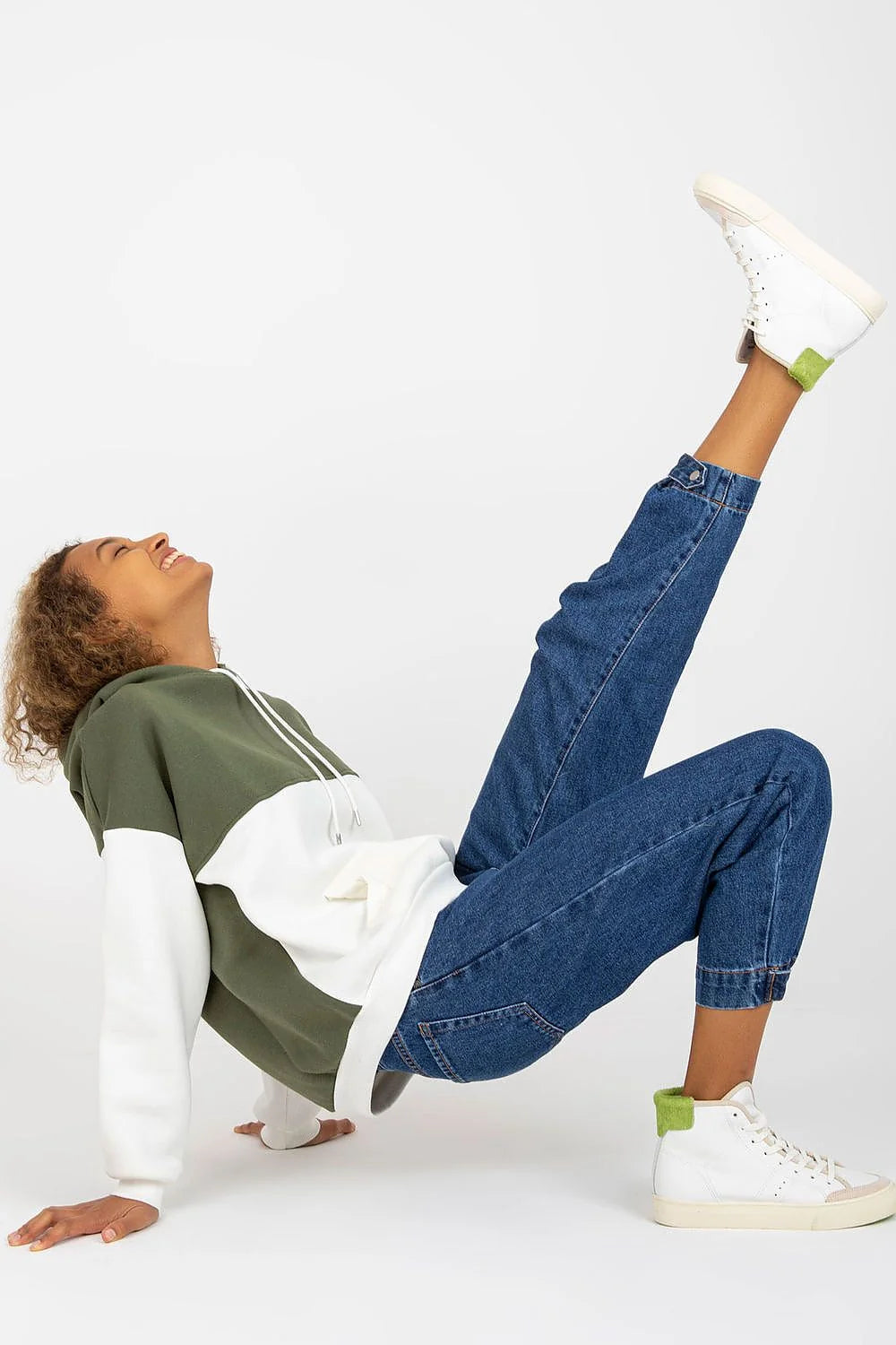 Sweatshirt Rue Paris pour femme, design bicolore, capuche ajustable, coton élasthanne polyester, coupe ample, style casual, automne hiver, poche kangourou, confort optimal, vêtement tendance, occasions décontractées, mode urbaine, Parisienne