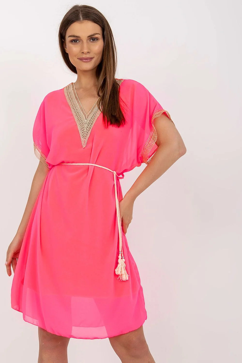 Robe de jour féminine ample manches courtes encolure en V ceinture pompons tissu léger couleur orange vif polyester viscose femme