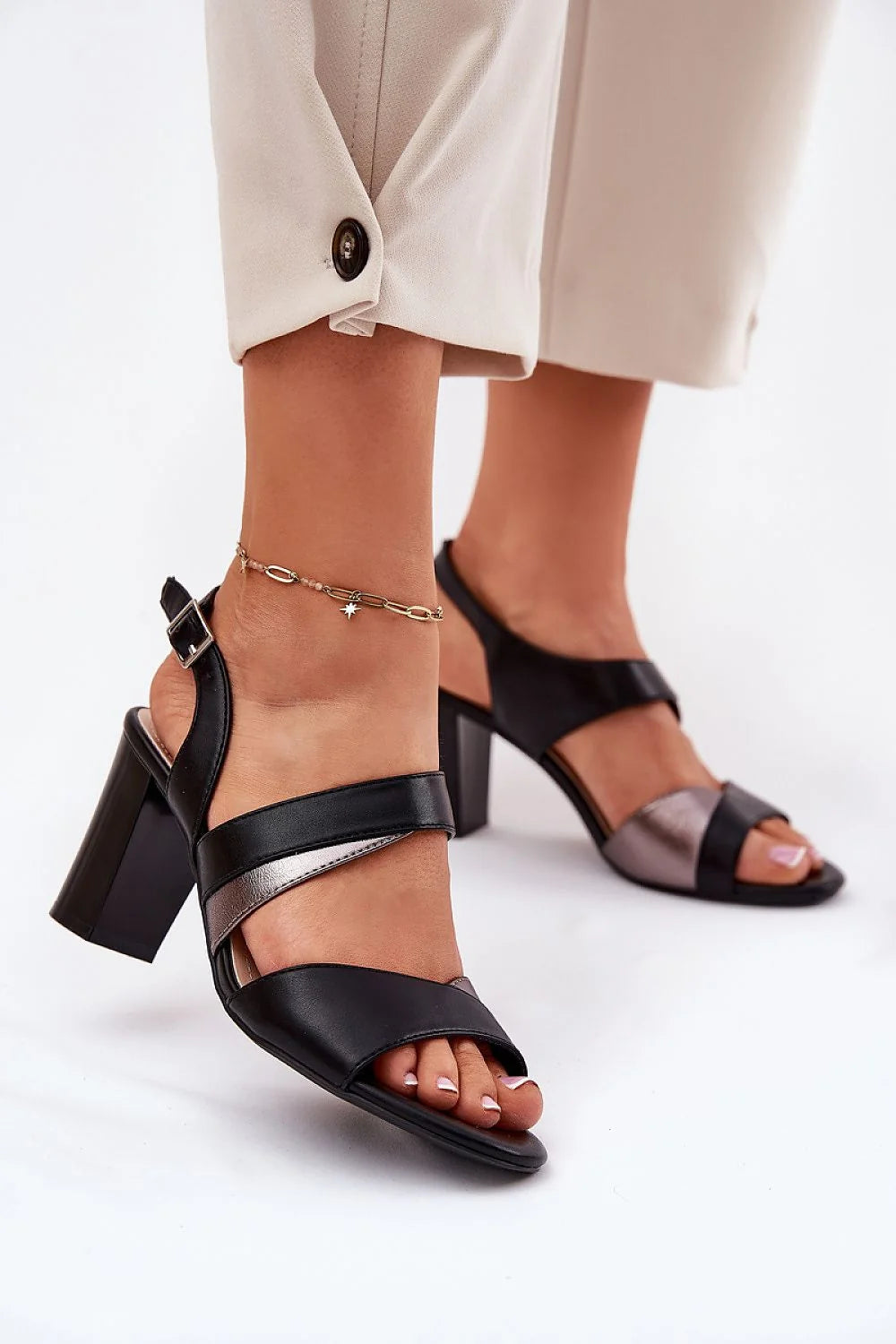 Sandales à talons élégantes en cuir synthétique pour femmes, style sophistiqué, confortable, occasion spéciale, ajustement parfait