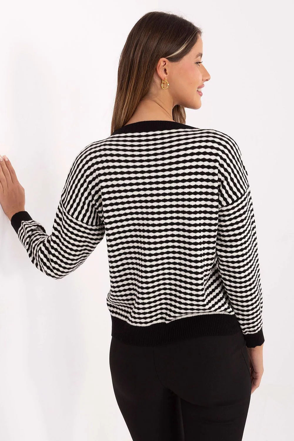 pull femme maille rayé noir blanc ondulé col rond manches longues coupe droite ample bords côtelés doux viscose