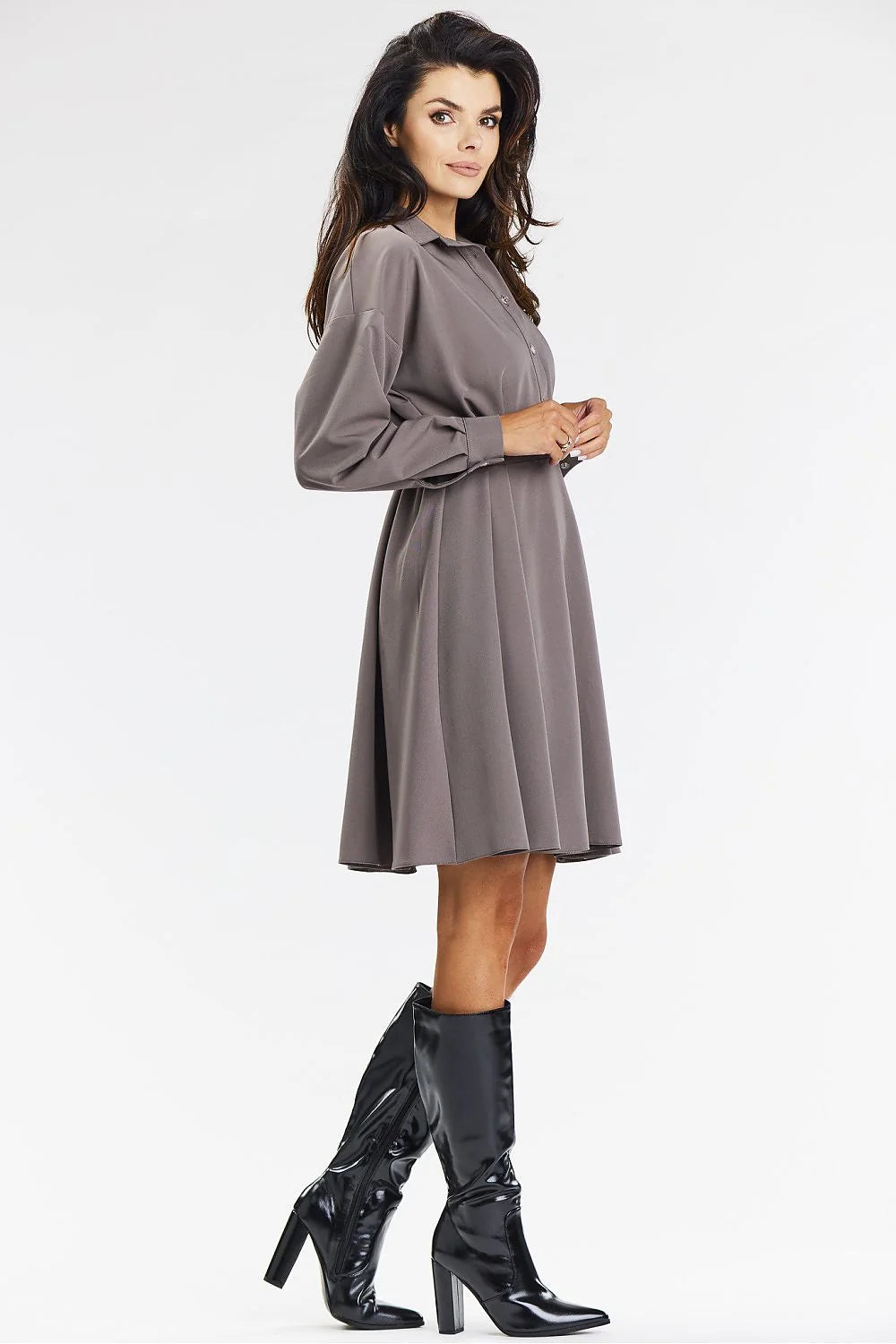 Robe de jour élégante couleur taupe manches longues col chemise ourlet évasé pour femme