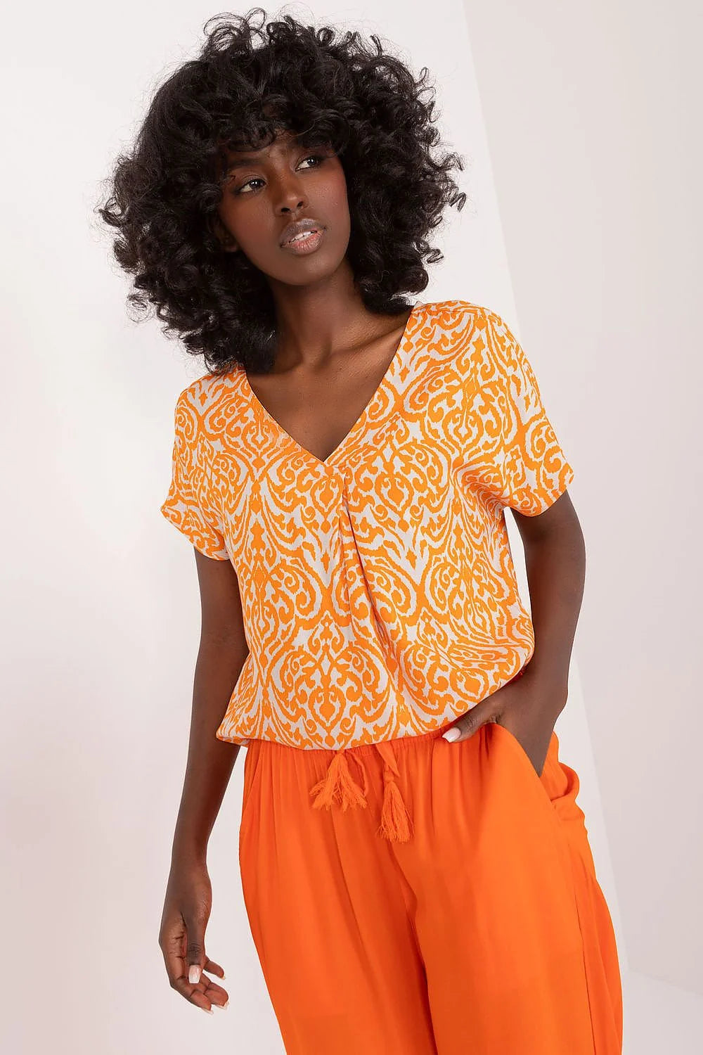 Chemisier Sublevel imprimé damas orange blanc manches courtes viscose respirante fluide ample légère décolleté V bohème estival décontracté élégant