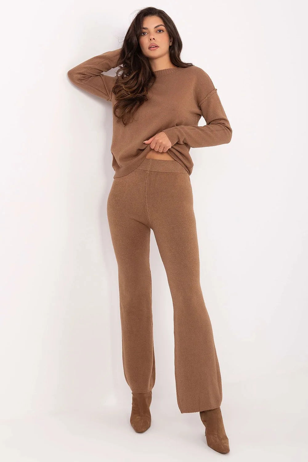 ensemble loungewear femme maille camel pull oversize col rond épaules tombantes manches longues pantalon taille haute flare confortable