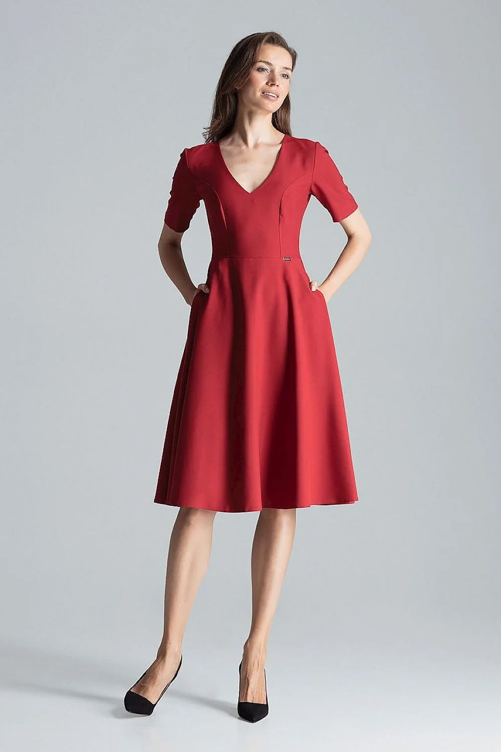 robe midi femme rouge vif décolleté V manches courtes taille cintrée princesse jupe évasée tissu structuré polyester élégant cocktail