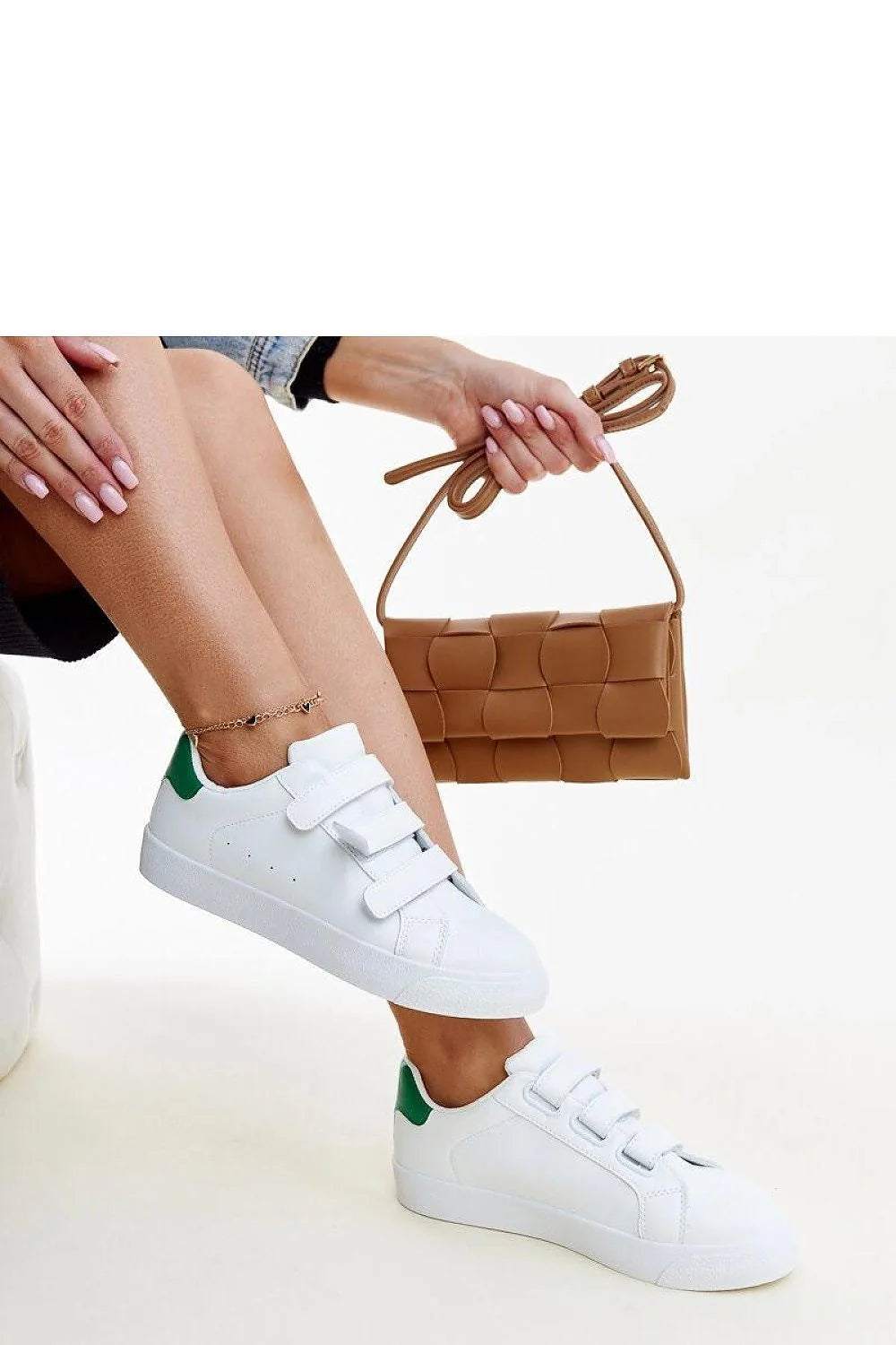 Baskets mode femmes blanches vert cuir suedette semelle caoutchouc blanc fermeture scratch confortable style décontracté sportswear