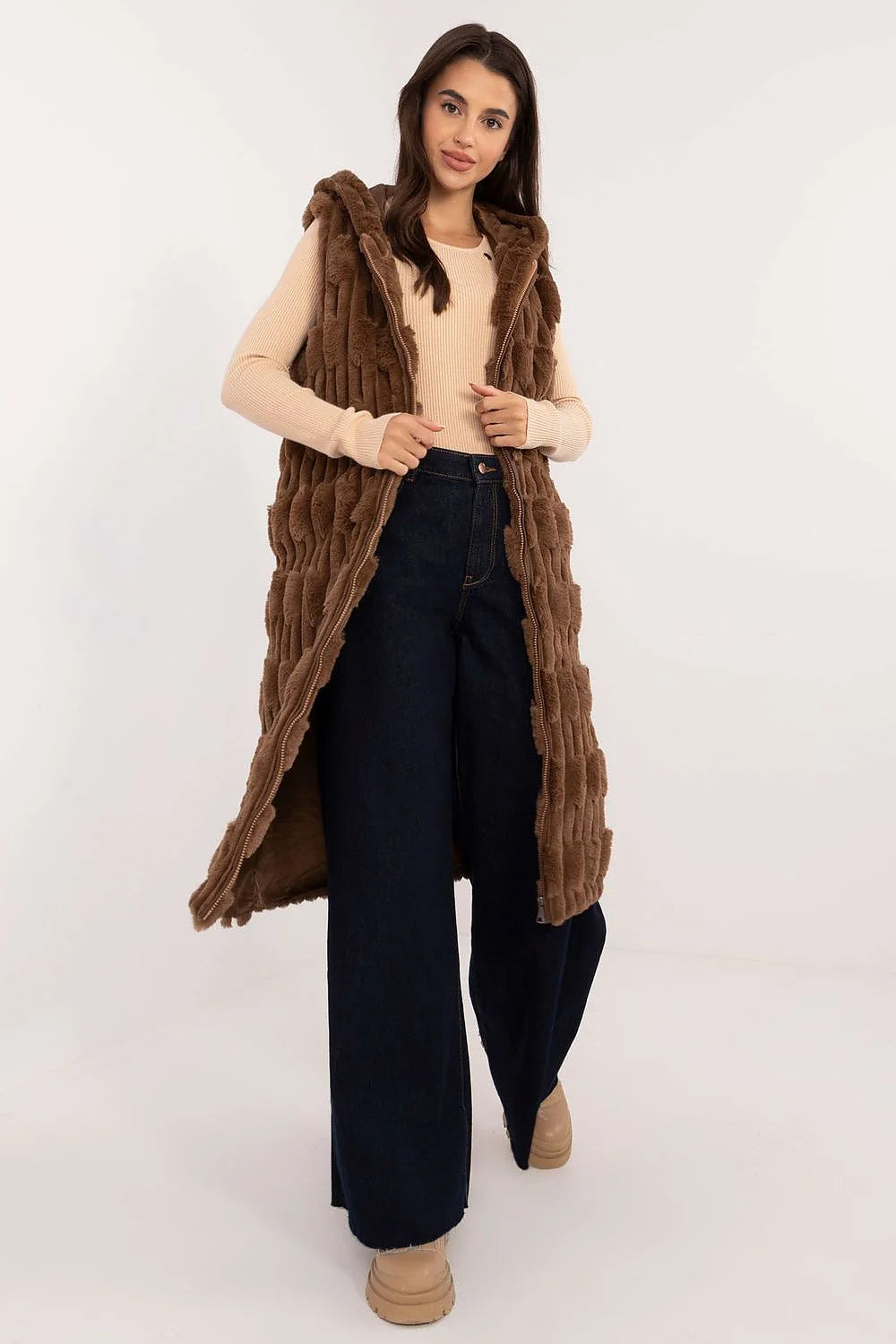 Gilet sans manches en fausse fourrure marron longue coupe droite avec capuche élégant et confortable pour femme