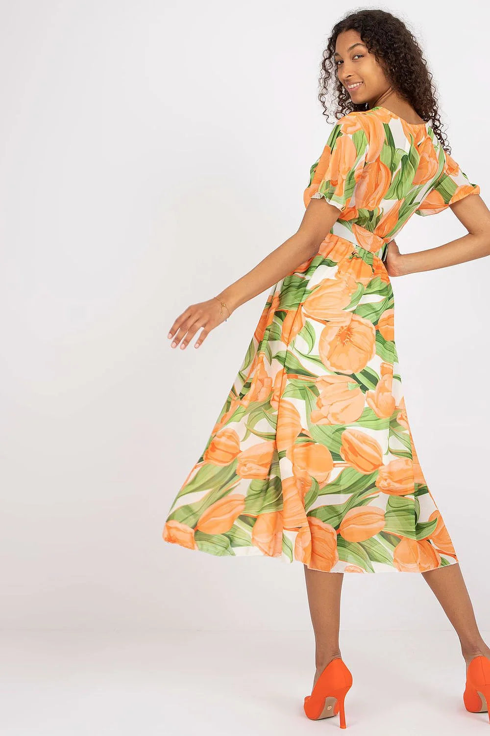 Robe d'été féminine manches courtes style décontracté-chic polyester elasthanne vert blanc robe fluide évasée taille ajustable pour femmes