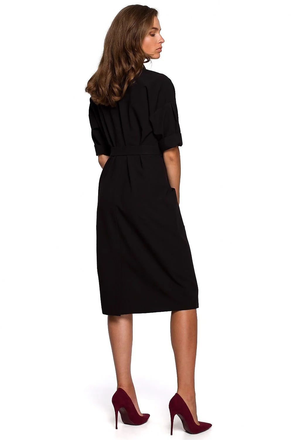 robe chemise noire mi longue fluide crêpe col encolure V manches retroussées ceinture anneau métallique poches latérales ajustable