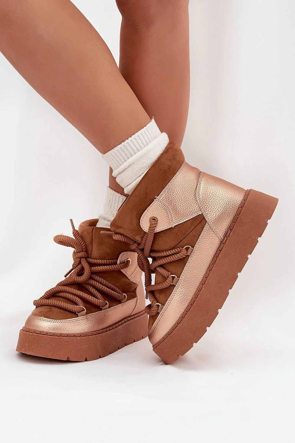 bottines basses femme daim cuir écologique plateforme épaisse confortable stabilité lacets épais fourrure doublée semelle crantée gomme urbaine
