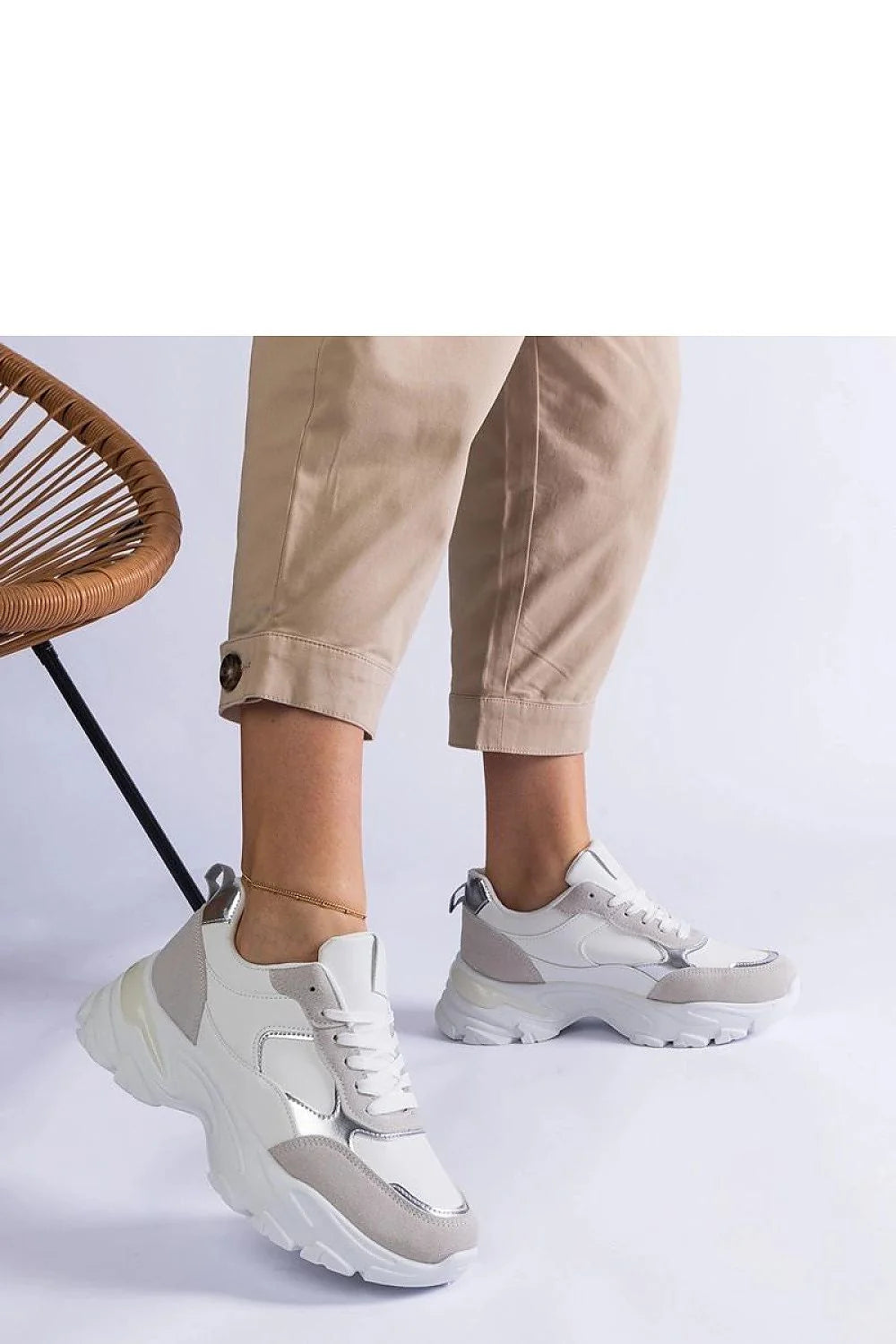 Baskets pour femmes style streetwear design moderne baskets blanches semelle épaisse cuir synthétique tendance 2023