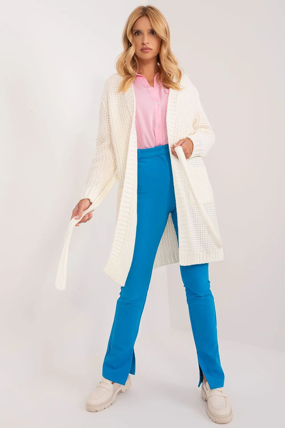 cardigan femme long ceinturé grosse maille ivoire oversize ouvert genoux manches longues côtelés poches plaquées ceinture amovible gaufrée