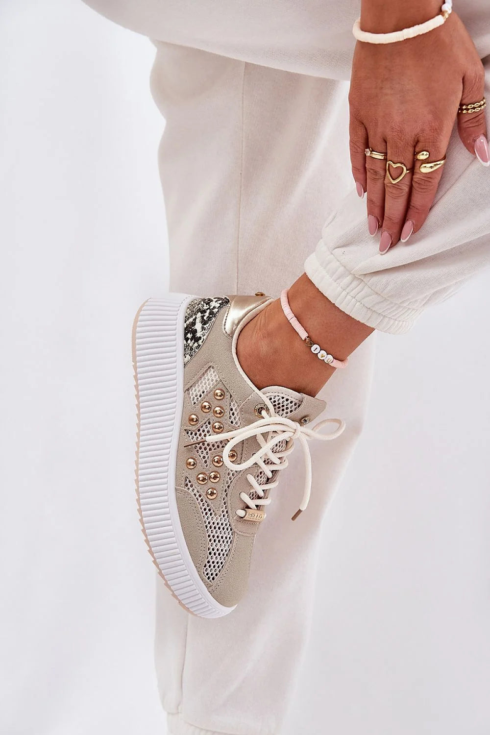 Chaussures de sport femmes modernes élégantes en éco-suède maille beige doré coupe basse confort amorti lacets métalliques