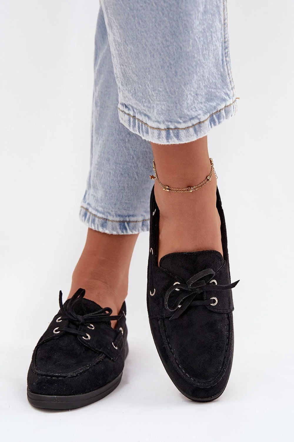 mocassins femmes suédine écologique noir lacets décoratifs œillets métalliques couture apparente semelle caoutchouc antidérapante bout arrondi coupe basse doublure confortable