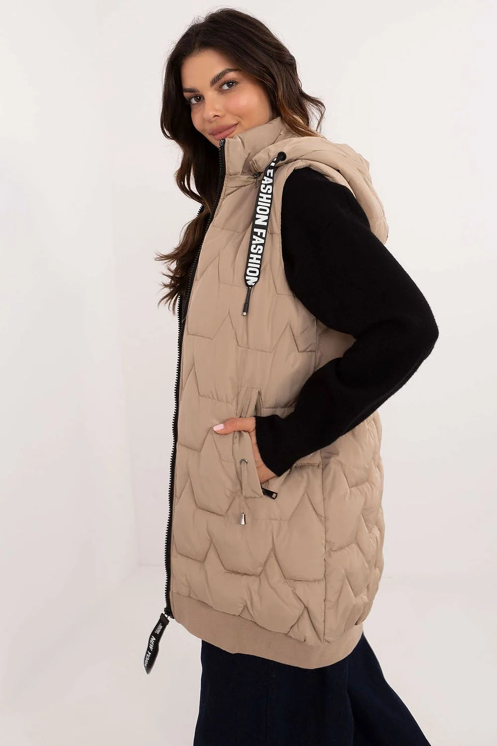 Gilet matelassé pour femme rembourré isolé polyester capuche amovible poches zippées style moderne beige clair coupe ample