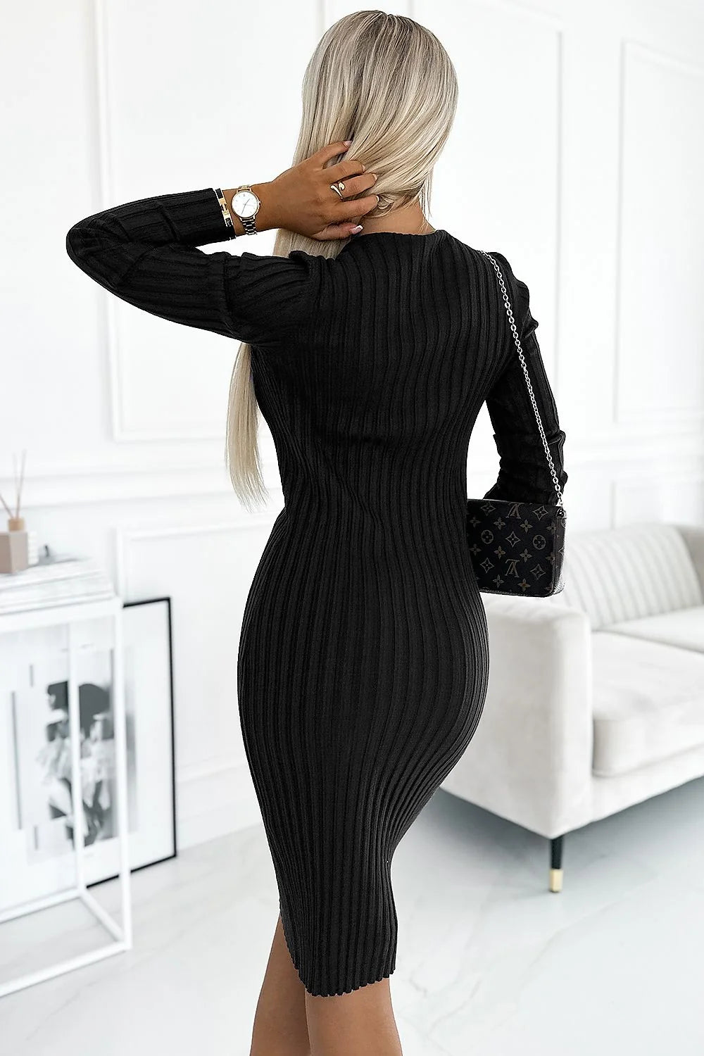 Robe de jour Numoco maille noire silhouette ajustée longueur mi-mollet manches longues col en V matériau élastique confortable élégante femme mode intemporelle maille côtelée taille universelle