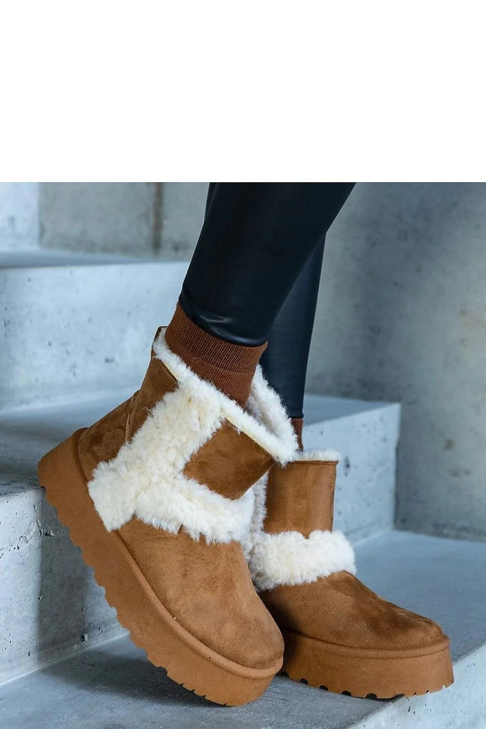 Bottes de neige mode pour femmes en suédine camel fourrure blanche semelle caoutchouc talon plat