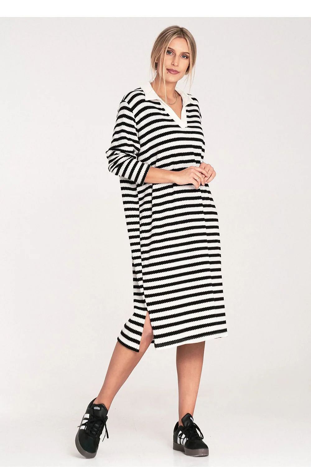 Robe de jour moderne pour femmes en rayures noires et blanches manches longues col polo taille universelle