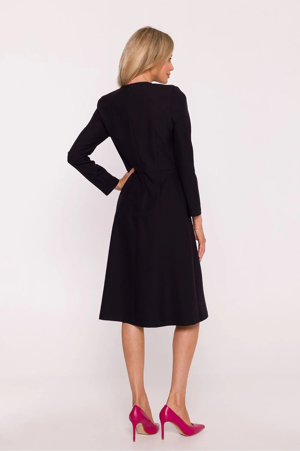 robe midi noire trapèze tissu structuré chiné encolure arrondie fente légère manches longues poches dissimulées noeuds décoratifs taille cintrée