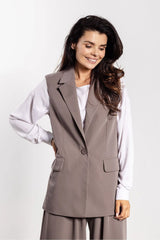gilet blazer long sans manches tailleur femme taupe coupe droite allongée col revers fermeture bouton poches rabat crêpe