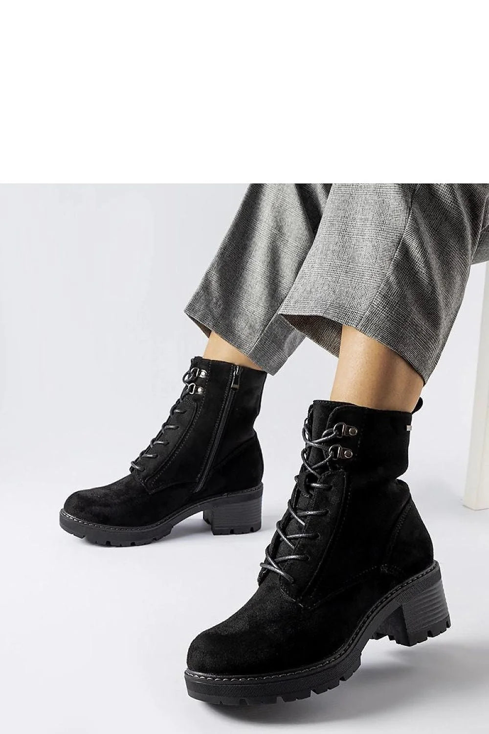 Bottes pour femmes modernes style militaire cuir suédine noire talon 5cm lacing fermeture éclair