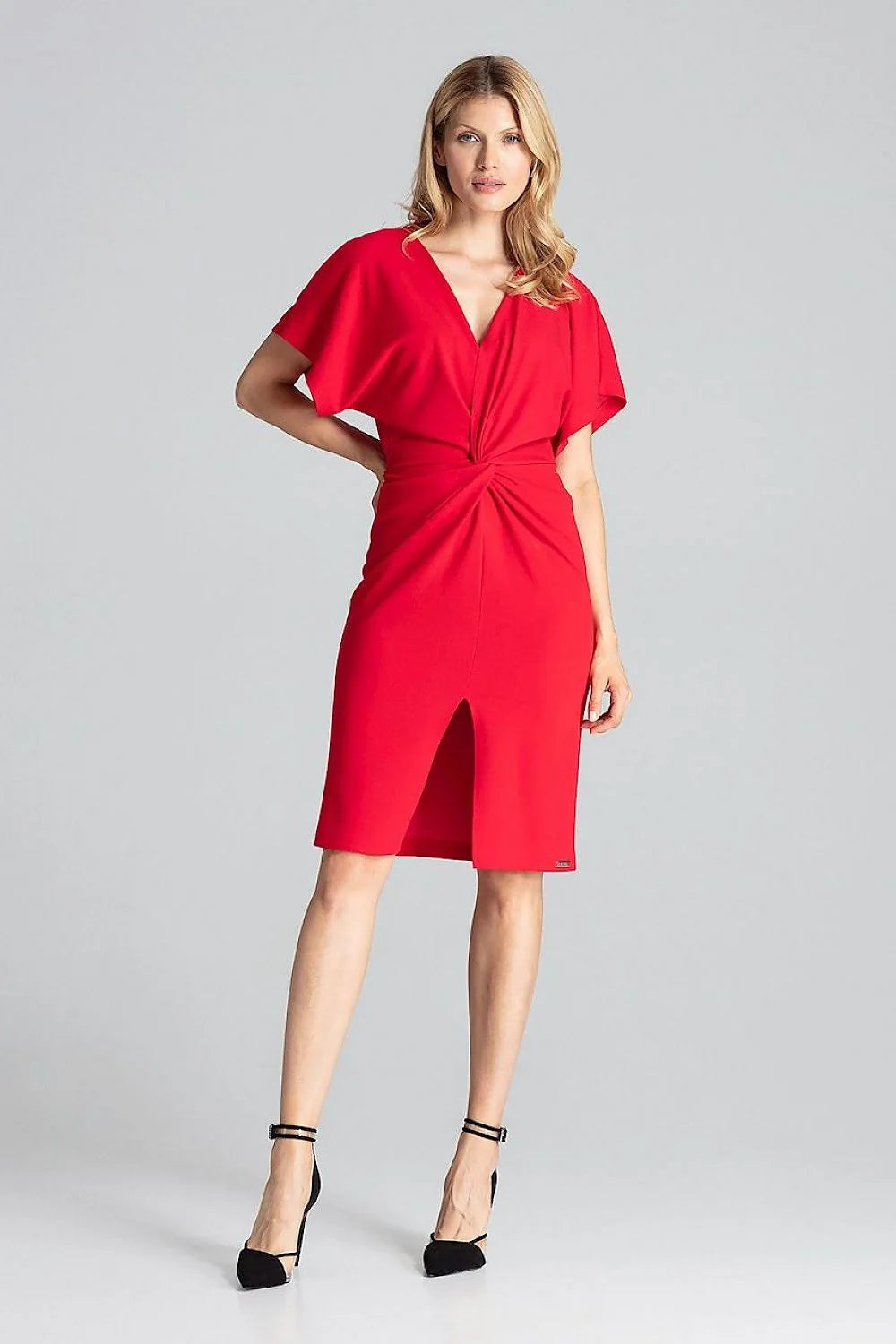 Robe élégante rouge en coton style kimono manches courtes fente avant femme moderne allure sophistiquée