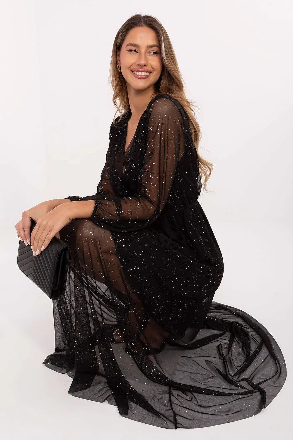robe longue noire soirée tulle paillettes décolleté enveloppant manches longues taille marquée ceinture noeud doublure courte jupe fluide maxi scintillante