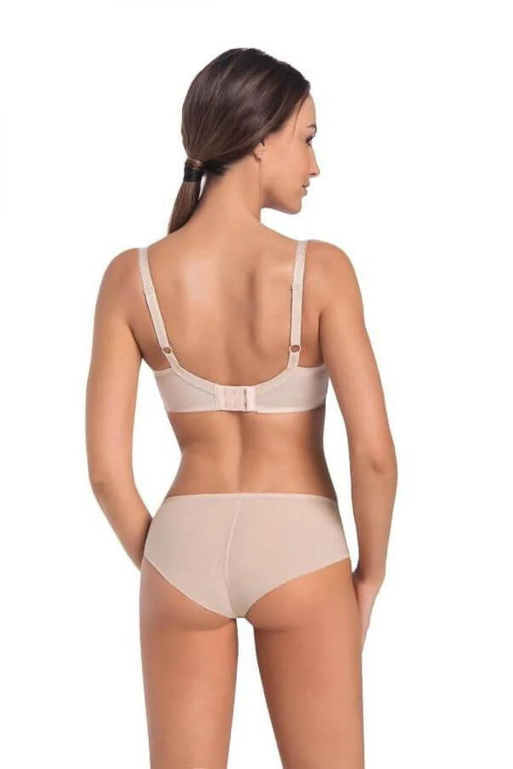 ensemble lingerie féminine classique beige poudré soutiengorge emboîtant armatures dentelle florale bretelles réglables nœud central culotte taille mihaute microfibre douce