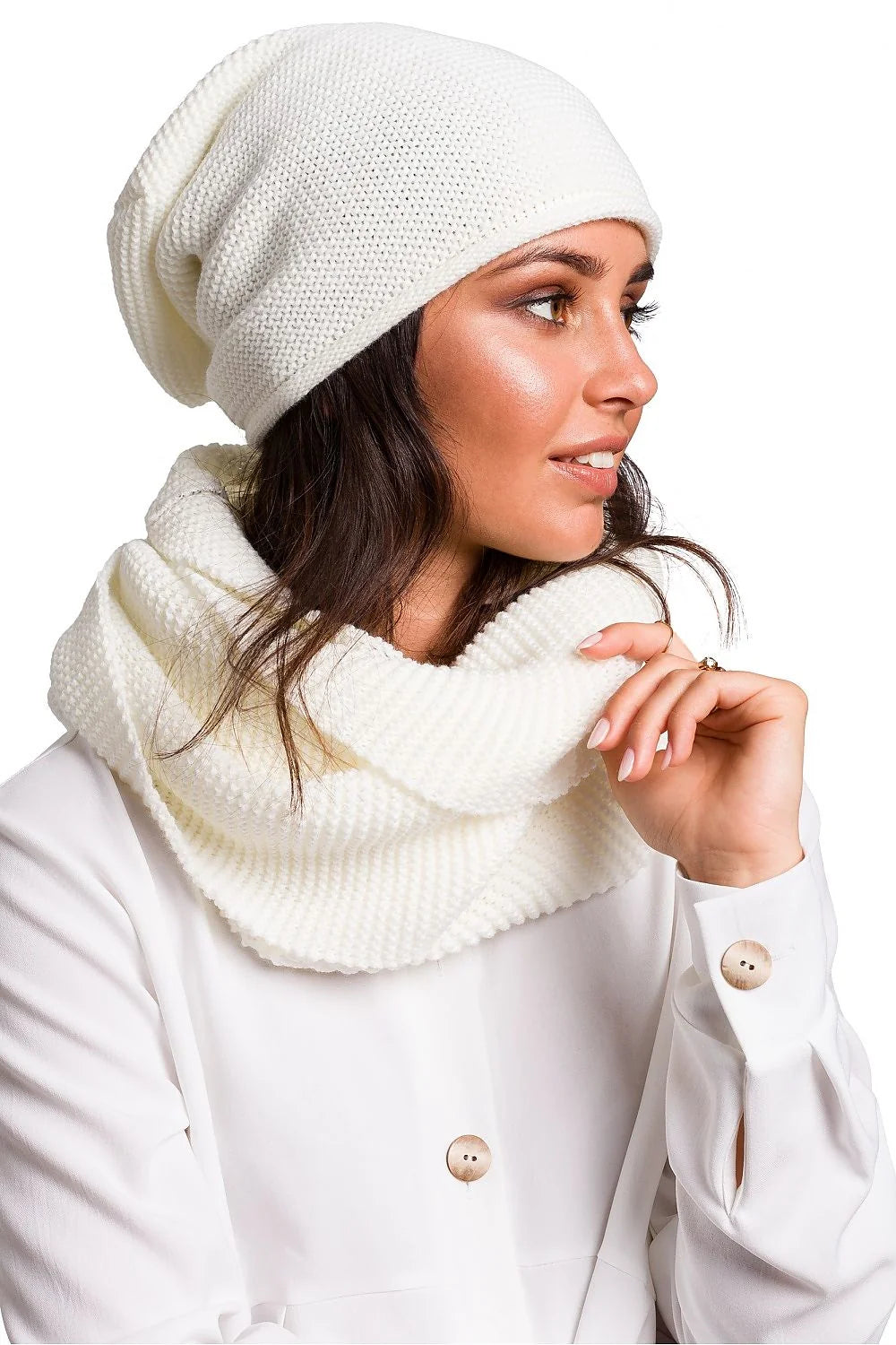 Bonnet et écharpe femme en acrylique blanc style urbain chic doux hiver confortable élégant