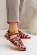Sandales élégantes en cuir naturel marron, talon plat, bride à boucle dorée, design artisanal, polyvalente pour tenues estivales ou formelles, femmes