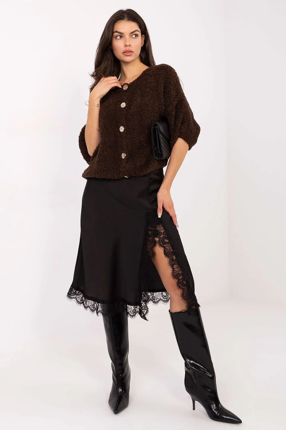 cardigan femme teddy sherpa bouclé pelucheuse marron foncé coupe courte boxy manches troisquarts amples col rond boutons métalliques