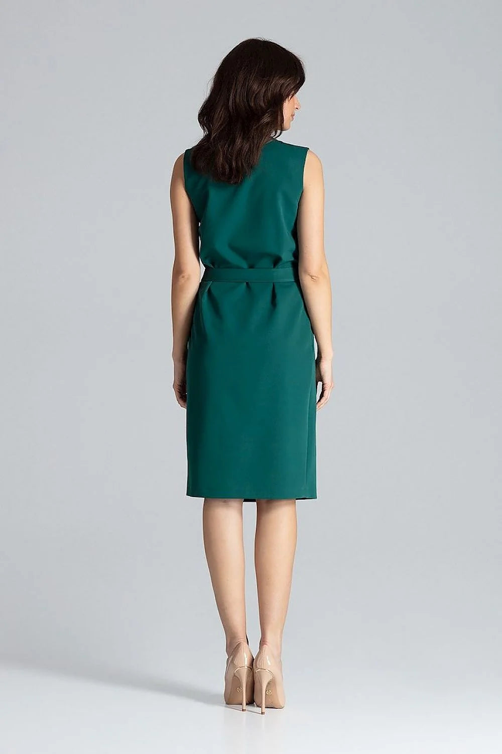 robe jour élégante sans manches ceinture boucle métallique dorée vert émeraude tissu polyester viscose coupe ajustée longueur midi col croisé