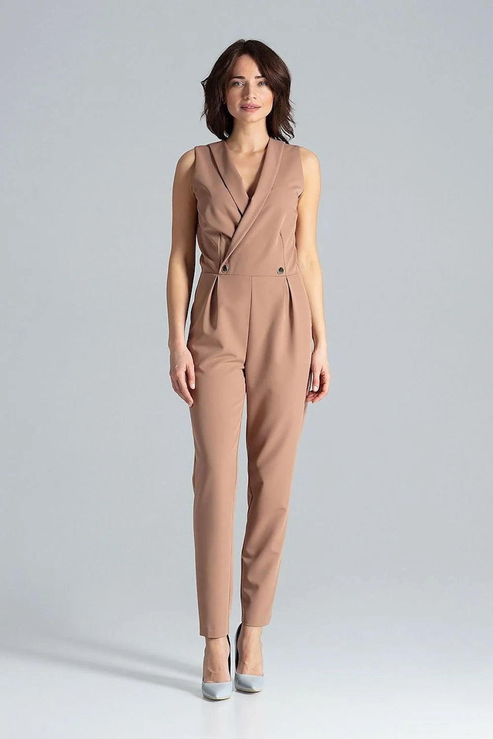 Combinaison femme sans manches vert émeraude revers étroits encolure enveloppe boutons métal polyester viscose coupe ajustée élégance professionnelle soirée