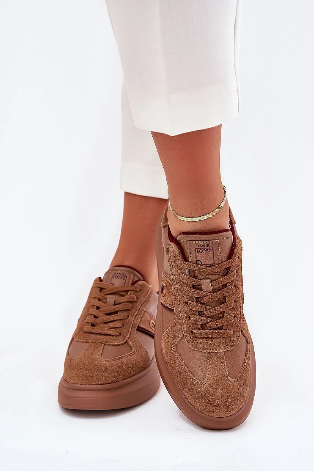 baskets basses femme suède cuir lisse marron cognac coupe arrondie découpes contrastées semelle épaisse caoutchouc lacets confort DanielLopez BigStar