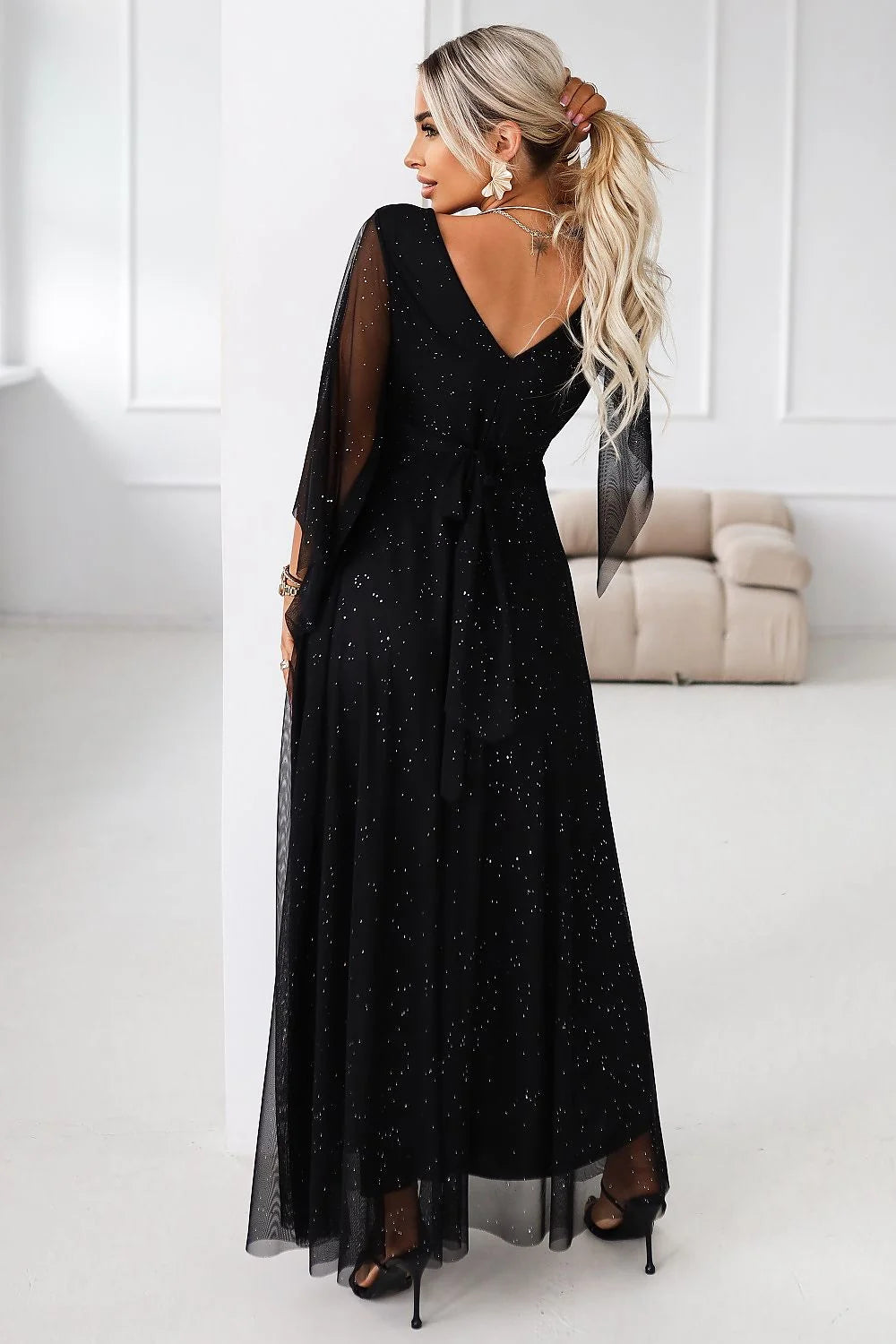 robe longue noire brocart pailleté scintillante soirée gala cérémonie taille cintrée ceinture drapée corset doux manches kimono tulle fluide sculptante