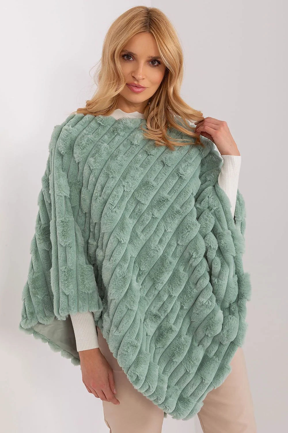 Poncho mode femme fausse fourrure vert menthe coupe ample sans manches design asymétrique texture côtelée style chic polyvalent