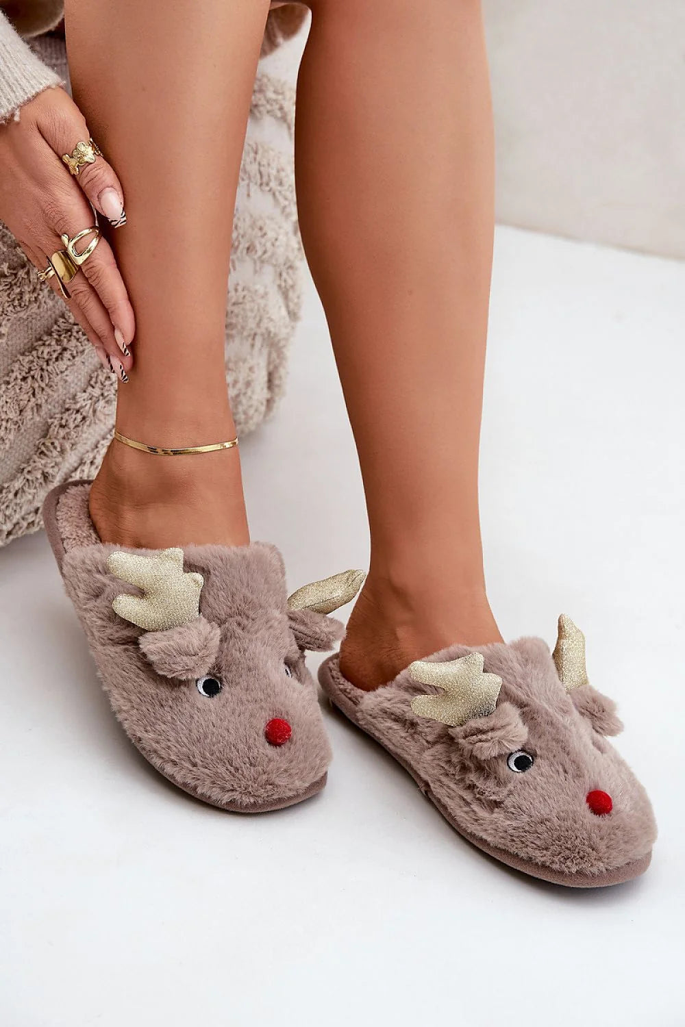 Pantoufles en fourrure pour femme style ludique motif renne tissu pelucheux semelle douce hiver