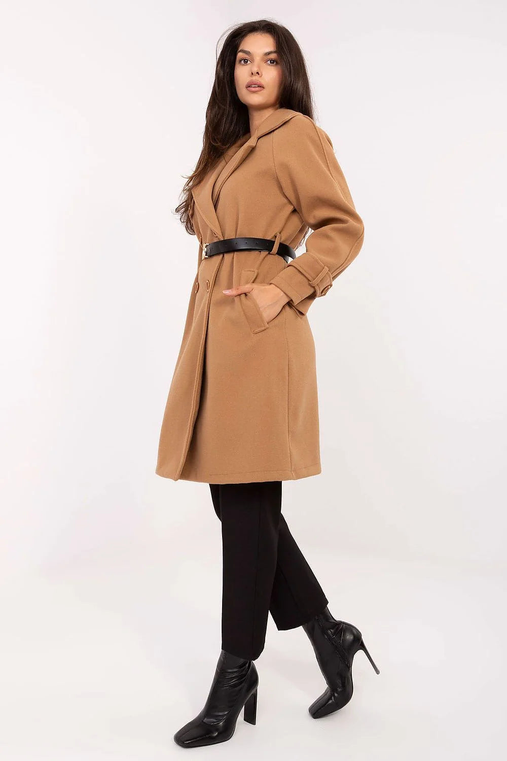 manteau femme mi long camel trench double boutonnage tissu lainé structuré grand col cranté poches italiennes pattes manches ceinture noire
