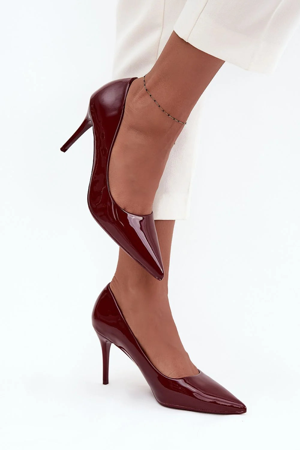 escarpins femme simili cuir verni bordeaux profond bout pointu talon aiguille 9cm silhouette affinée semelle fine