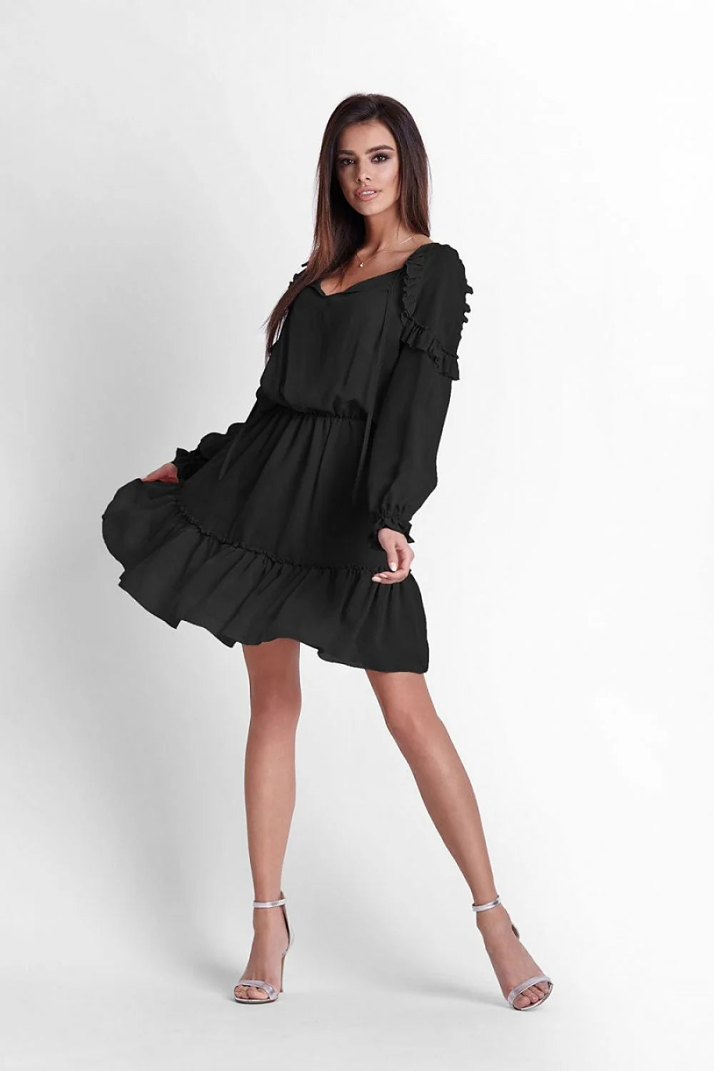 Robe de cocktail noire fluide en polyester élégant avec volants, manches longues et ceinture à nouer