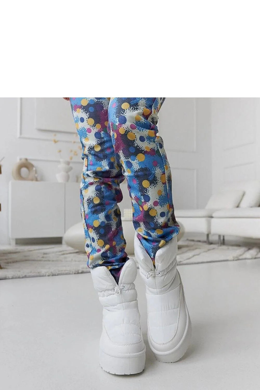 Pantalon et bottines mode femmes multicolore pois blanc polaire chic hiver confortable ensemble trendy