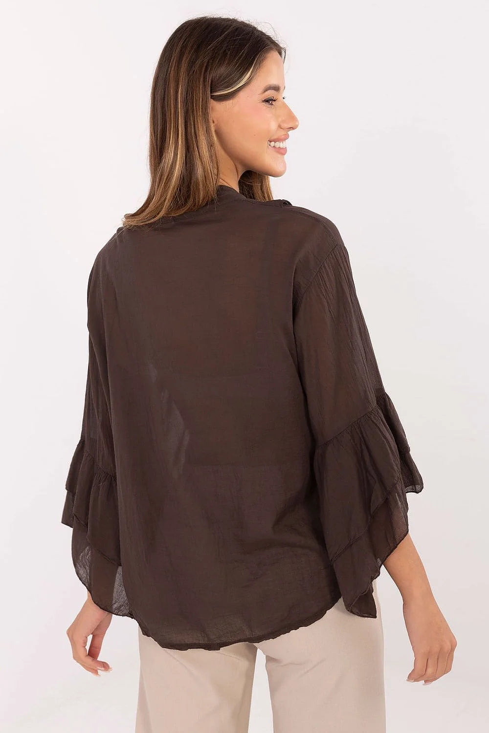 chemise classique élégante féminine confortable coton respirante manches trois quarts volants jabot encolure ronde boutonnée fluide légère transparente chocolat bohème
