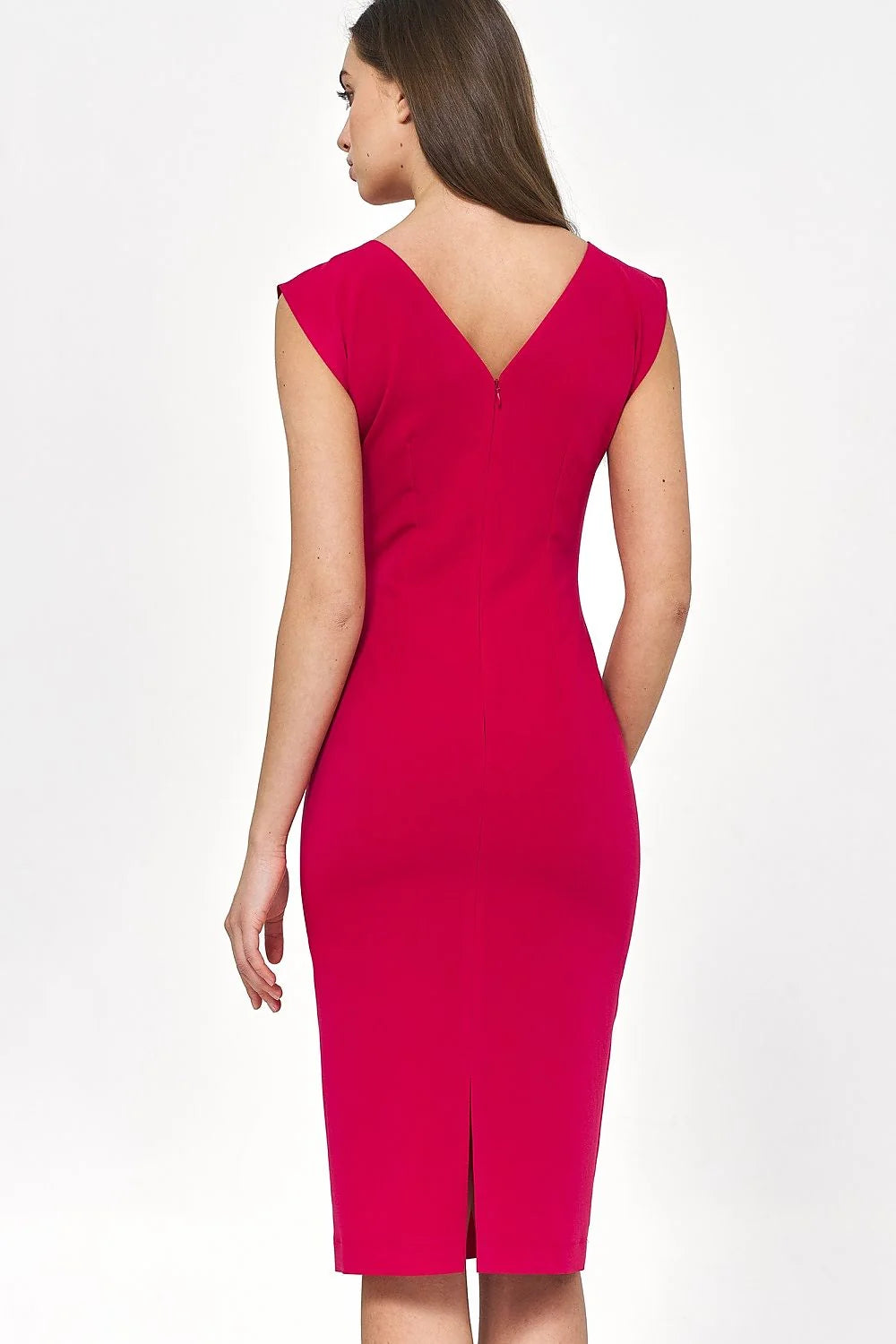 Robe fourreau ajustée fuchsia élégante sans manches encolure bateau dos V longueur genou tissu stretch lisse coutures verticales structuré chic