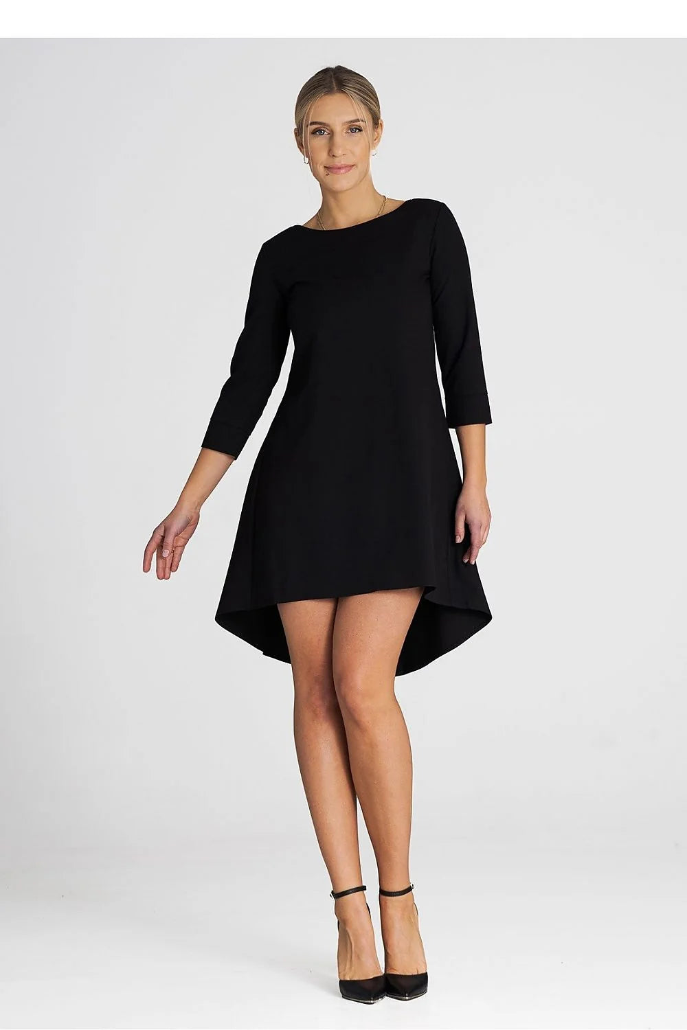 robe cocktail asymétrique noire coupe trapèze encolure bateau manches trois quarts ourlet court devant long dos tissu mélange polyester viscose