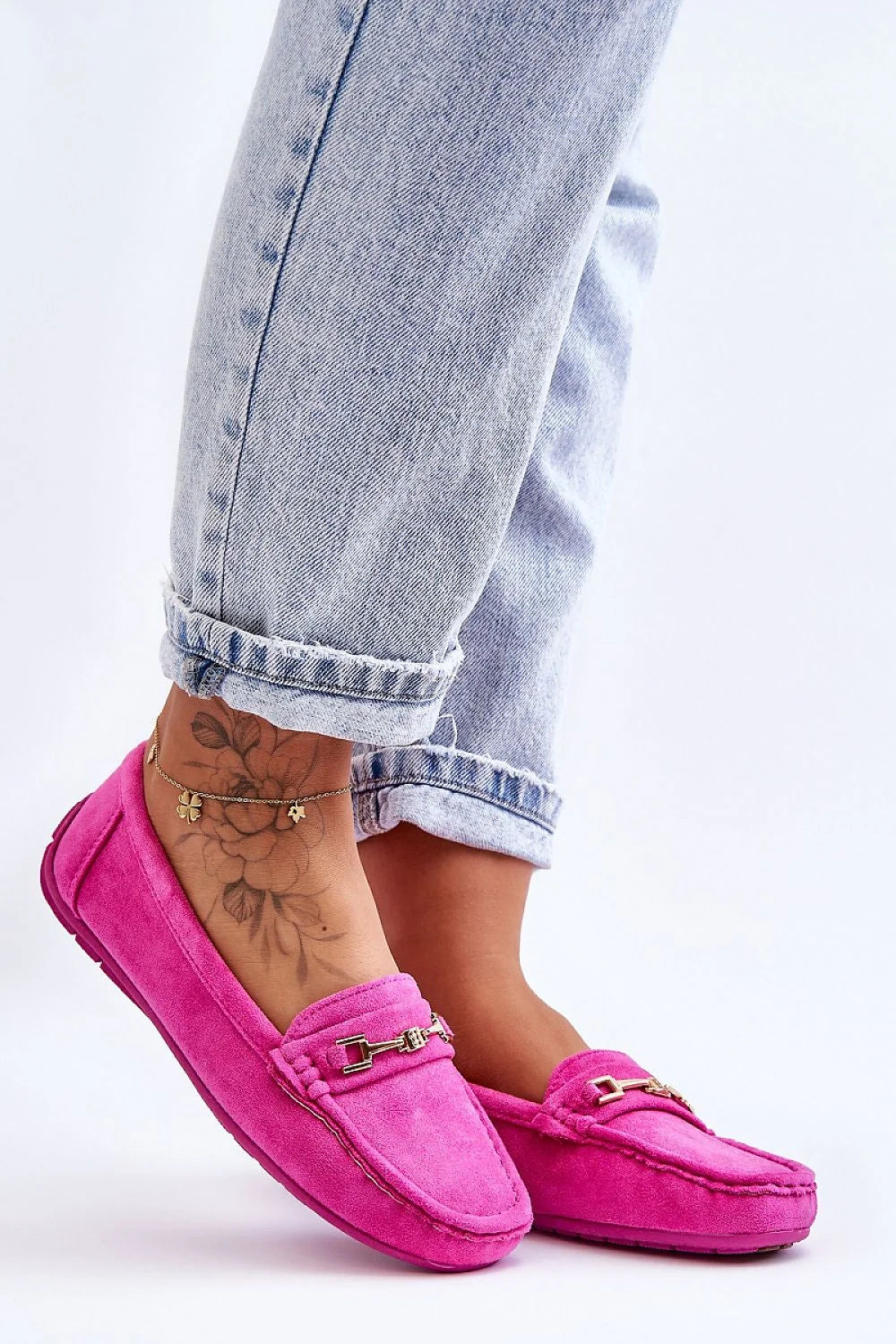 Mocassins pour femmes design élégant couleur rose vif matériau éco-suedé confort anti-dérapant occasions multiples