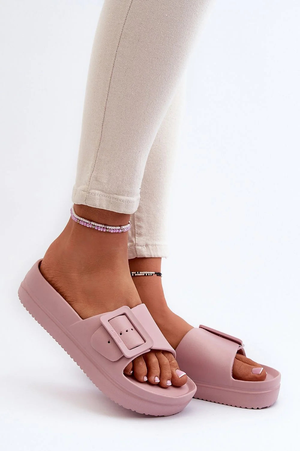 Sandales féminines modernes style minimaliste rose pâle bride ajustable semelle compensée perlées occasion été