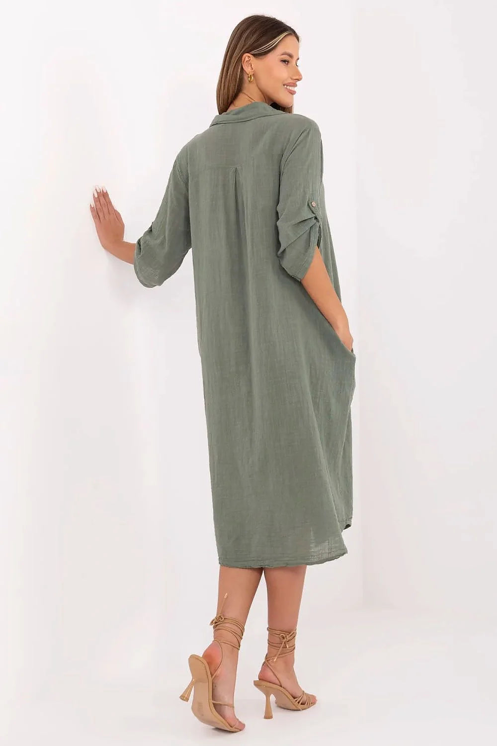 Robe chemise femme Och Bella design élégant coupe oversize coton naturel manches longues boutons centraux vert olive occasion quotidienne