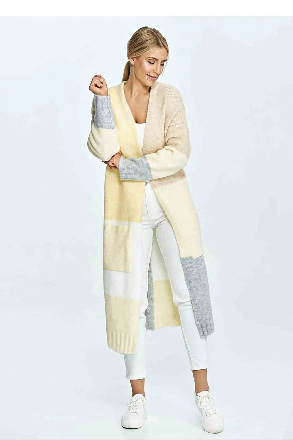 Cardigan long maille femme design contemporain style décontracté motif blocs couleurs beige crème jaune gris
