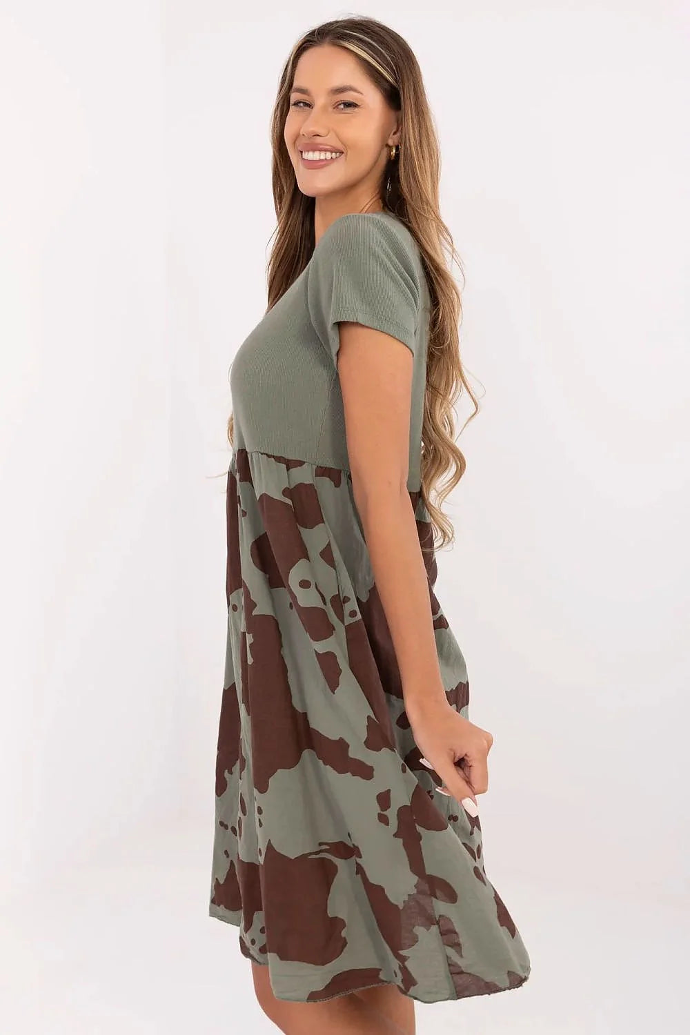Robe d'été évasée camouflage vert olive manches courtes col en V jersey côtelé poches latérales mode casual chic femmes occasionnels été quotidien