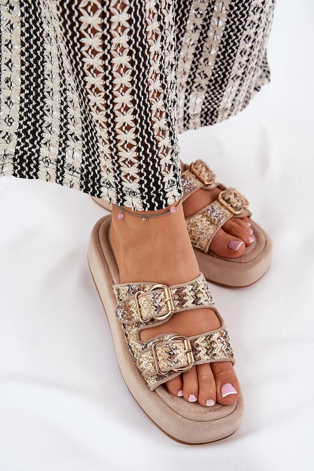 Sandales élégantes à plateforme femmes larges brides boucles dorées cuir suédé écologique été 2023 confortable